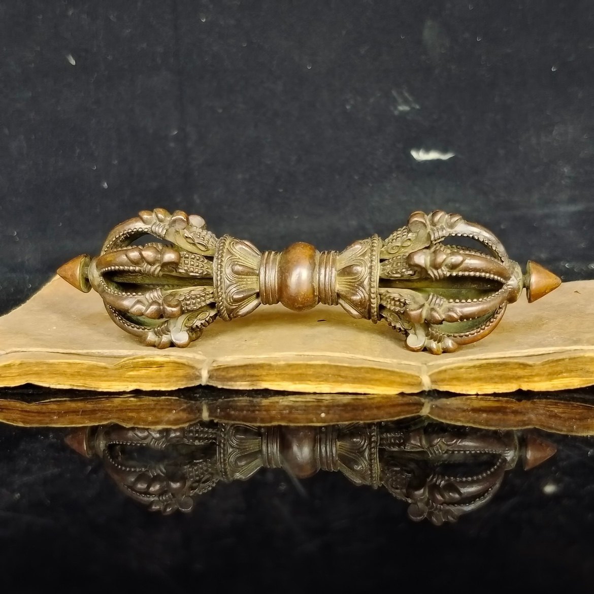 Tibetan Tantric Eight Strand V - огляд і ціна Collectible Vintage Tools